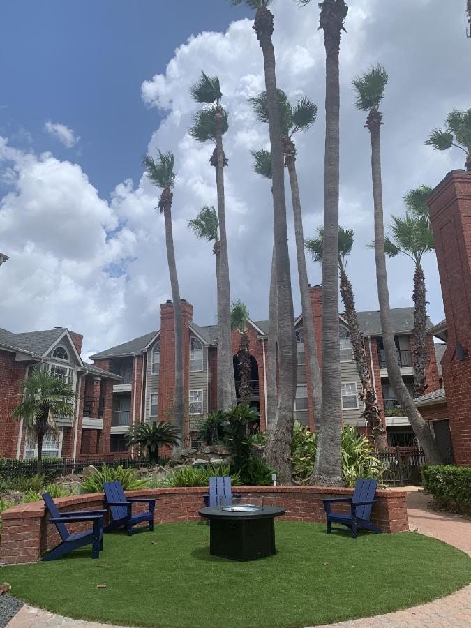 Spacious 2Br&2Ba Med Center Apt, Free Parking&Shuttle ヒューストン エクステリア 写真