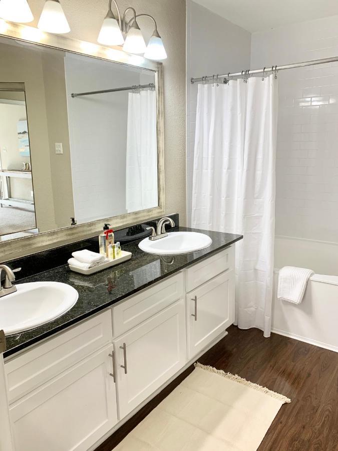 Spacious 2Br&2Ba Med Center Apt, Free Parking&Shuttle ヒューストン エクステリア 写真